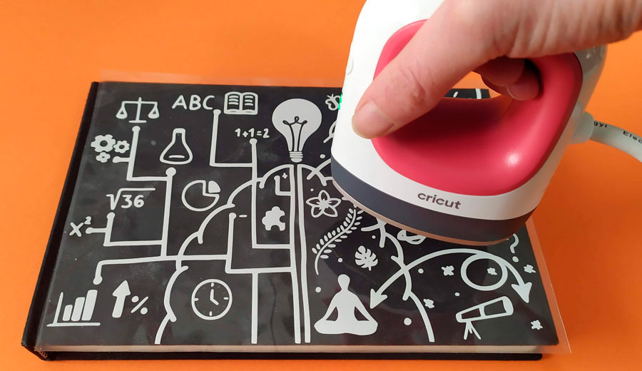 Planchado sobre vinilo con la mini plancha térmica de Cricut EasyPress Mini